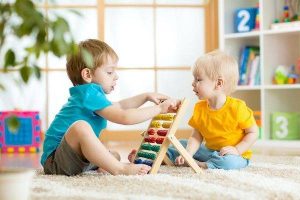 مشکل کودک در به دست گرفتن اشیا و کار با آن