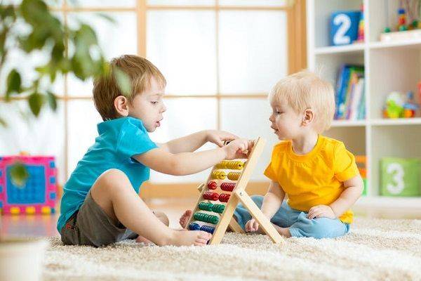 مشکل کودک در به دست گرفتن اشیا