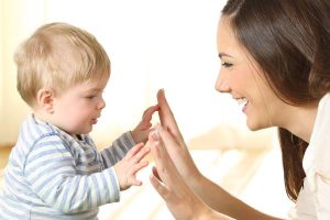 چگونه پرستار بچه را با کار آشنا کنیم؟