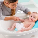 حمام نوزاد با والدین