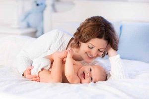چگونه با یک نوزاد بازی کنیم؟