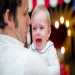 ترس از غریبه ها در نوزادان و کودکان را چه کنیم؟ ترس کودک از غریبه ها
