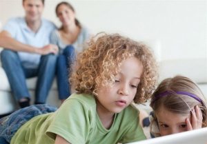 چگونه تفکر قربانی کودک خود را مهار کنیم؟