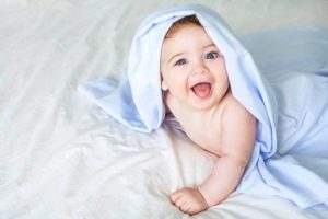 خندیدن نوزاد، نوزادان چه زمانی شروع به خندیدن می کنند؟