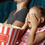 دیدن فیلم ترسناک در کودکان آیا اشکالی دارد؟ دیدن فیلم ترسناک کودکان