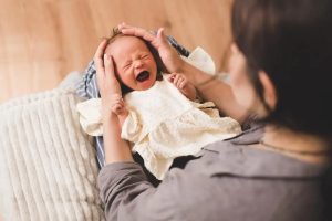 علت تحریک پذیری نوزادان چیست و چگونه با آن مقابله کنیم؟