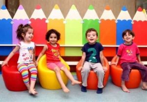 فرستادن کودک به مهد، هر سنی که جایز نیست