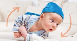 برای کمک به غلت زدن نوزاد چه کنیم؟