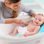 چند بار باید نوزاد را حمام کنیم؟ چندبار نوزاد را حمام کنیم