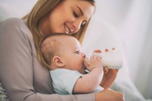 چگونه میتوانیم متوجه شویم که شیر مادر خراب است؟