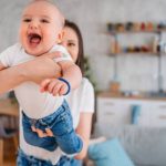 پرتاب کودک به هوا