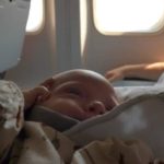 راهنمای سفر هوایی با نوزادان و کودکان سفر هوایی با نوزاد