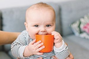چه زمانی به نوزاد آب بدیم؟