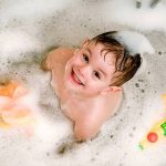 حمام رفتن کودک به تنهایی
