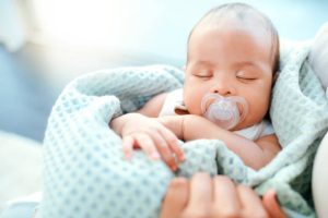 آیا باید به نوزاد پستانک بدهم؟