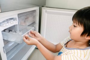 خوردن یخ برای کودک