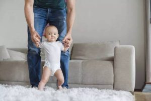 چه موقع میتوانم راه رفتن بچه ام رو ببینم؟