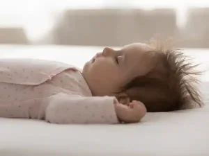 تغییرات و رشد سریع نوزاد در ماه اول