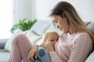 علل بی قراری و گریه نوزادان هنگام شیرخوردن