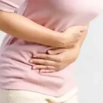 خانمی که دلدرد دارد