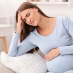 درد شکم در بارداری خانم بارداری که شکم درد دارد.