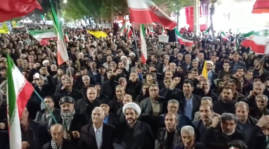 قیام شبانه مردم میاندوآب در حمایت از وطن تداوم دارد