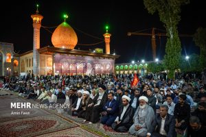 مراسم وداع با رهبر شهید در حرم شاهچراغ (ع) برگزار شد